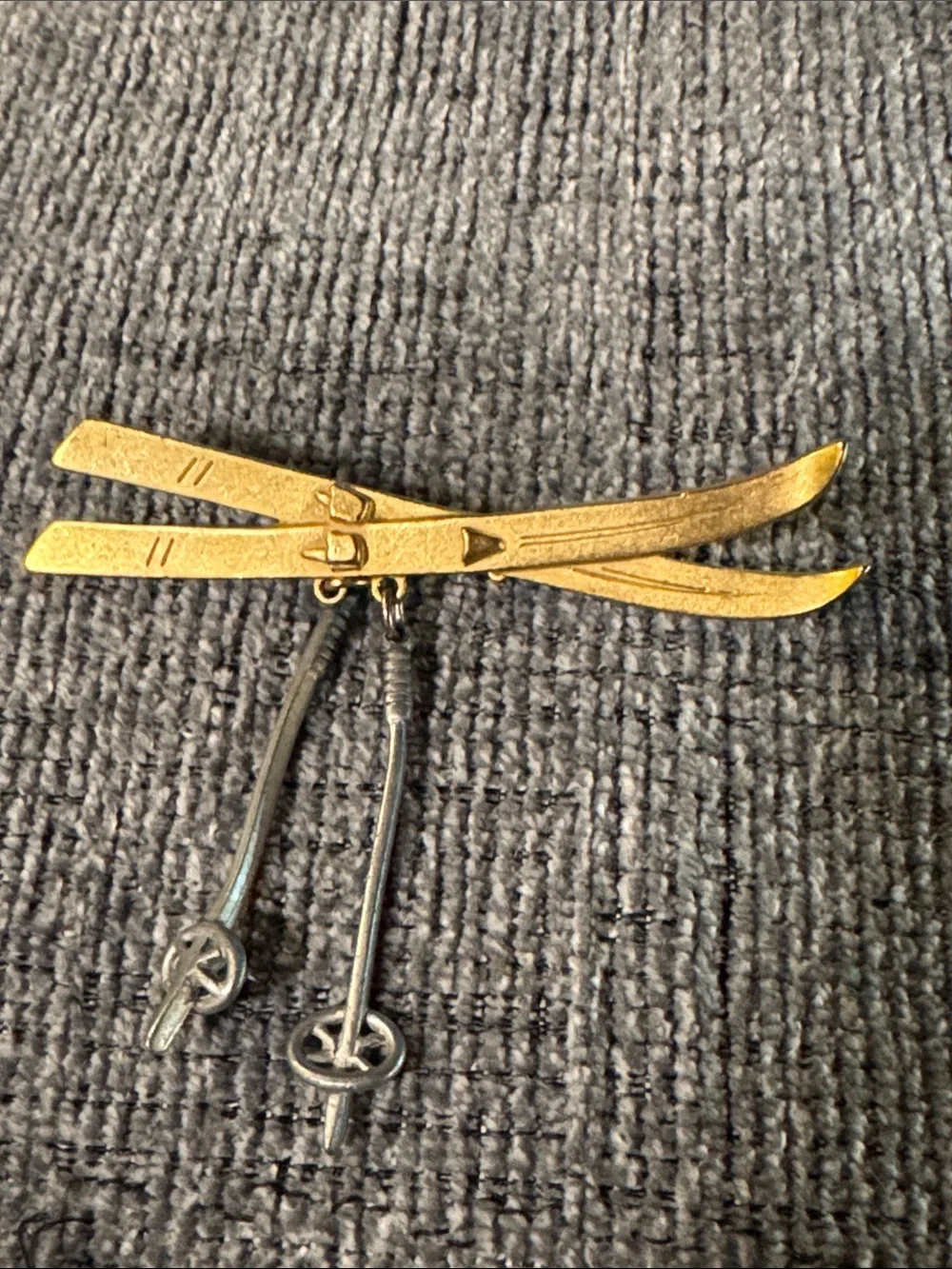 “CM JENT” Vintage Brushed Gold Ski and Pole Brooch Pin - Women Accessories